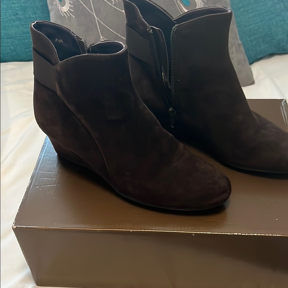 Vaneli Brown Suede Ankle Booties with Block Heel NWOT no box